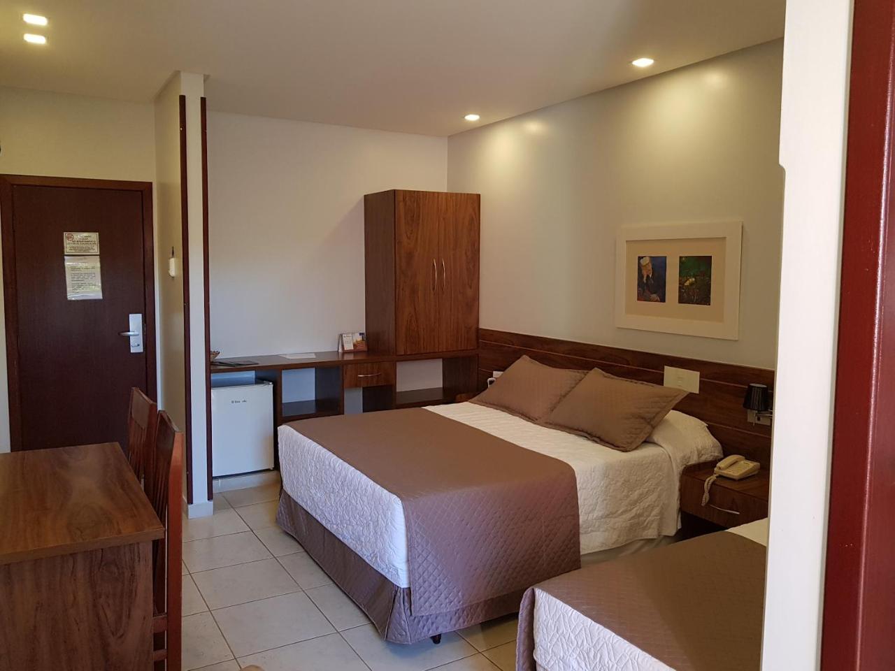 Hotel Das Palmeiras Paracatu Exterior foto